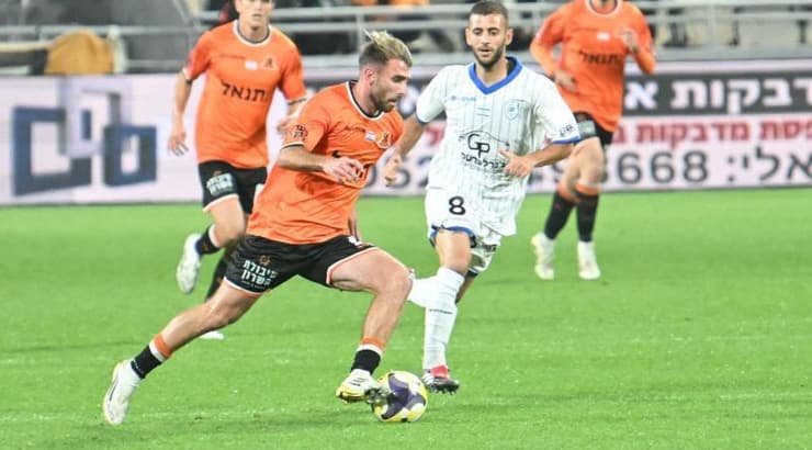 אדר רטנר רץ, דולב בלולו בעקבותיו