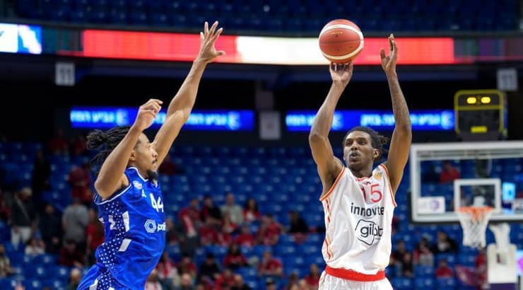 קמרון הנרי עם הזריקה