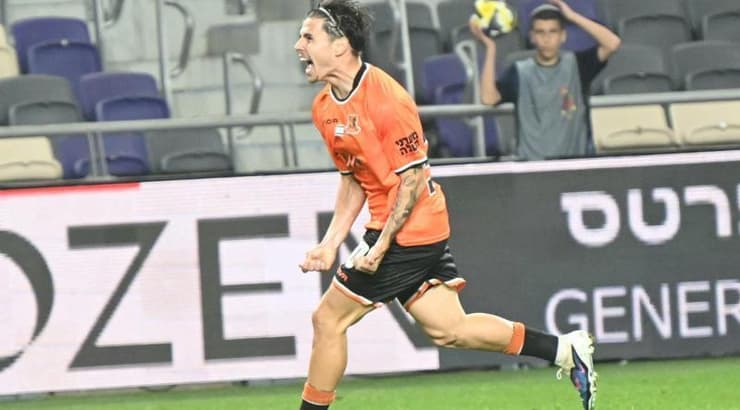 יובל פיבן מטריף את הקהל של בני יהודה