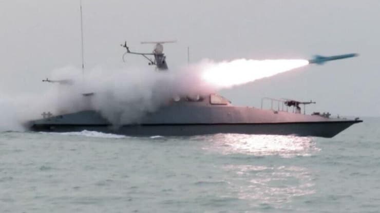 תיעוד מהתרגיל הימי האיראני תרגיל של משמרות המהפכה במצרי הורמוז