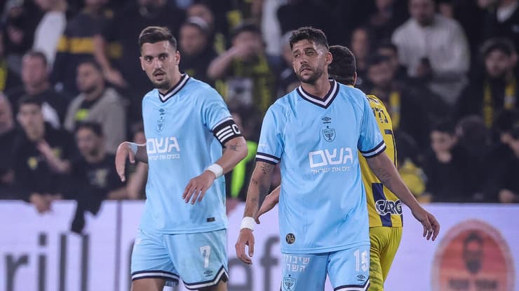 שחקן בית"ר ירושלים ירדן שועה עם דור מיכה