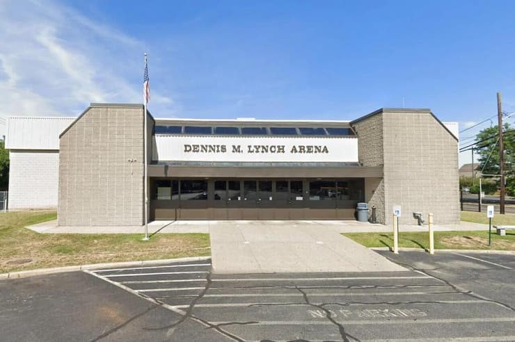 ארה"ב ירי משחק הוקי קרח ילדים רוד איילנד