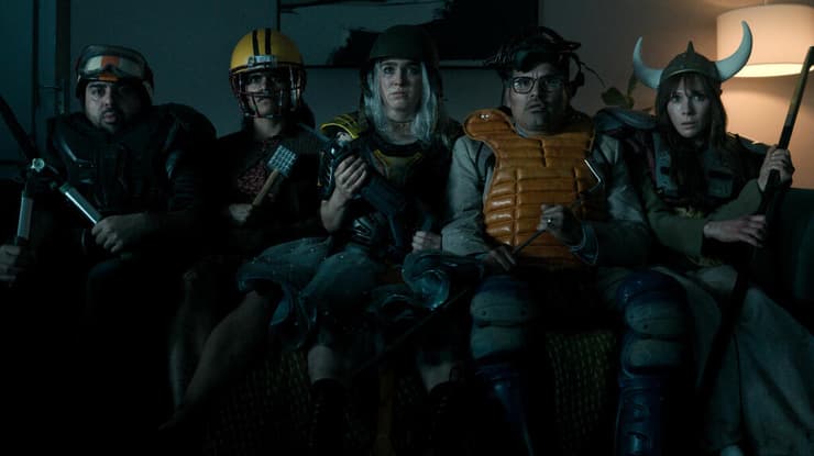 אלה יצילו את העולם? אלה?! מתוך "בהצלחה, תהנו, אל תמותו" (צילום: באדיבות סרטי יונייטד קינג) מתוך "בהצלחה, תהנו, אל תמותו"