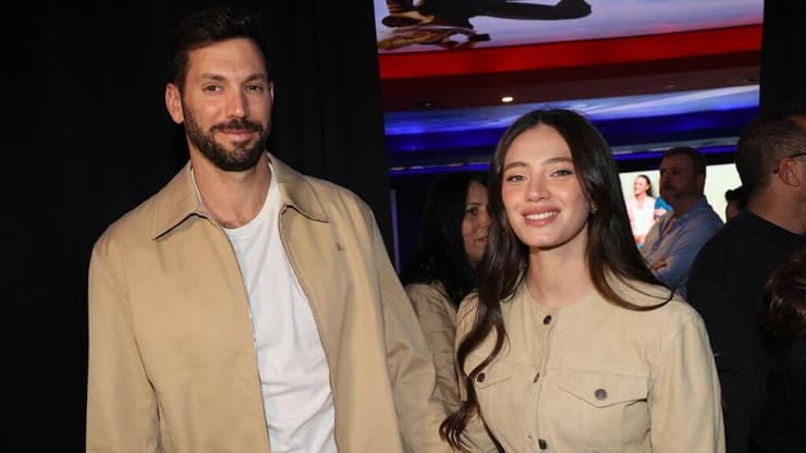 "הוא הגיע ומצא אותי יושבת בחושך ובוכה". ריף נאמן ובן זוגה כפיר בפרימיירת הסרט "הולה צ'או" (צילום: רפי דלויה) מתוך הפרימיירה לסרט "הולה צ'או"