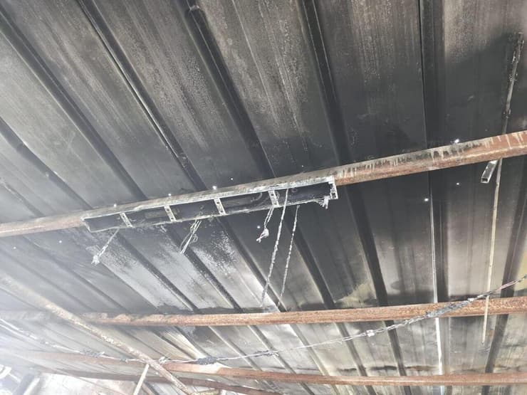 הדיר השרוף (צילום: דוברות המשטרה) כשל חשמלי