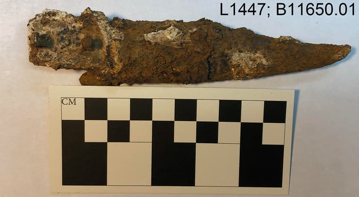 להב סכין שהתגלה בחדר 101B