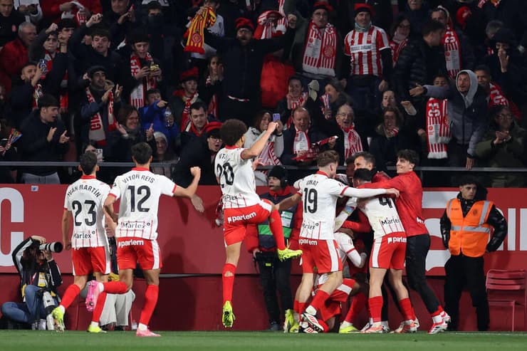 החגיגה של שחקני ג'ירונה (צילום: Josep LAGO / AFP) החגיגה של שחקני ג'ירונה