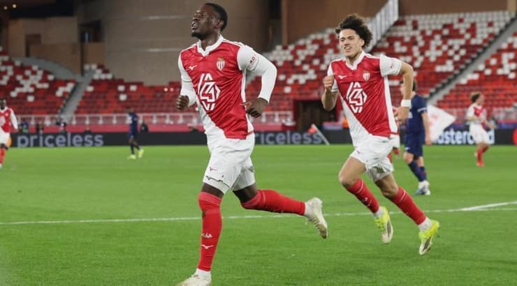 פולארין בלוגון חוגג (רויטרס) פולארין בלוגון חוגג