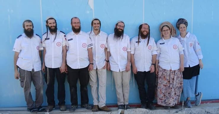 מתנדבי מד"א של משפחת פרקש. מימין לשמאל: רבקי, לאה, אלעזר (גיס), מאיר, אלישע, אברהם, דוד, שלומי