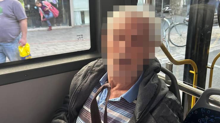 איש מבוגר שמטריד מינית נשים בתל אביב