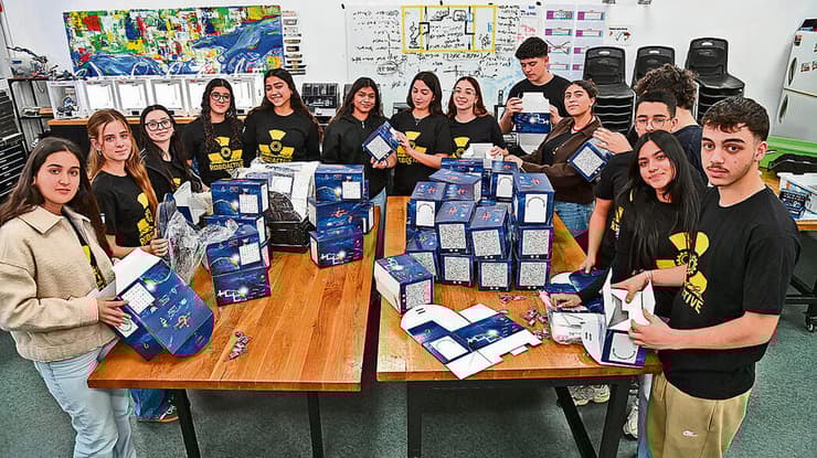 "גאווה עצומה". תלמידי נבחרת הרובוטיקה מדימונה עם הערכות שיצרו