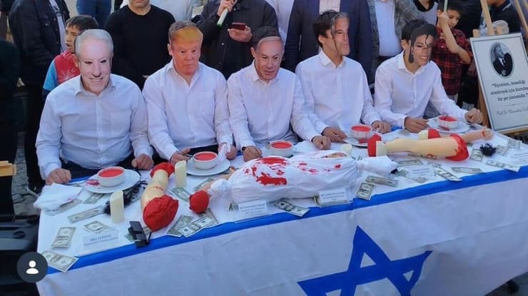 מייצג הזוועה בטורקיה אנטליה שבו מציגים בכירים