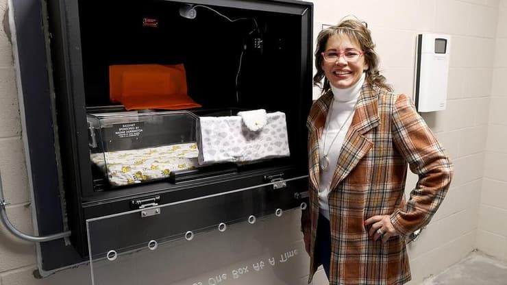 מוניקה קלסי, מייסדת Safe Haven Baby Boxes