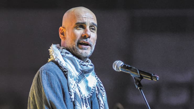 פפ גווארדיולה עם כאפיה