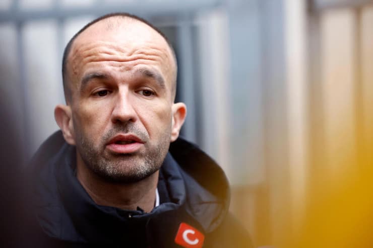 צרפת רצח פעיל הימין הקיצוני קוונטין דרנק המתאם הארצי של LFI מהשמאל הקיצוני מנואל בומפאר