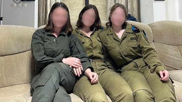 מימין לשמאל: רב"ט ע', משרתת ביחידה 405,  סמ"ר נ', משרתת ביחידת "מורן" ורס"ל (במיל') ג', משרתת ביחידת רוכ"ש