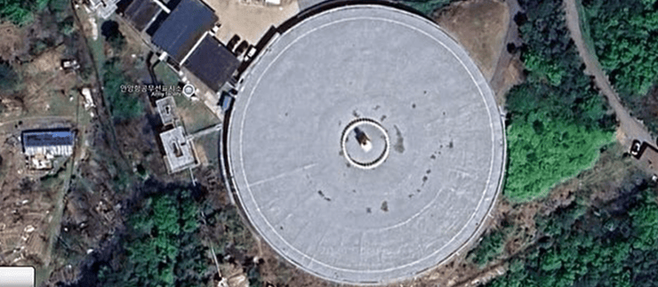 המתקן העגול ביאנגג'ו שבמחוז גיונגי בדרום קוריאה, שנחשד כמי שלראותה מסתיר בתוכו חללית שהתרסקה או נחתה על כדור הארץ