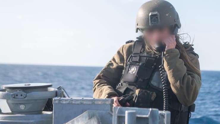 מפקדת ספינת הטילים הראשונה בצה"ל רס"ן ר' (צילום: דובר צה"ל ) מפקדת ספינת טילים ראשונה בחיל הים