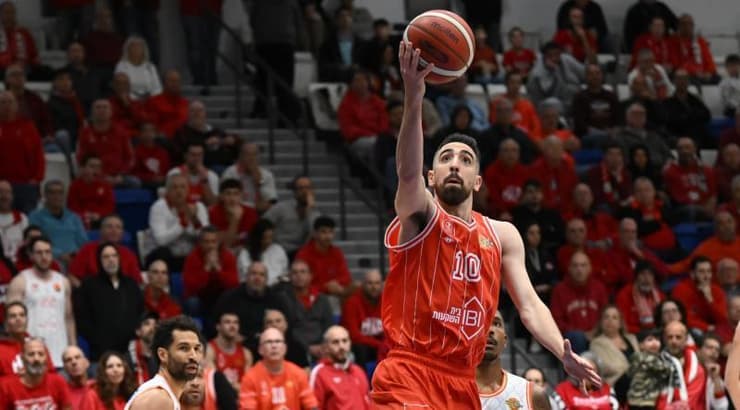 בר טימור עולה לסל