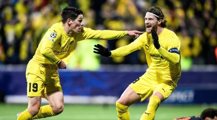 סונדרה פט בעננים