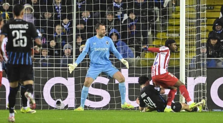 אדמולה לוקמן כובש