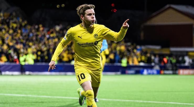 יאנס האוגה מאושר