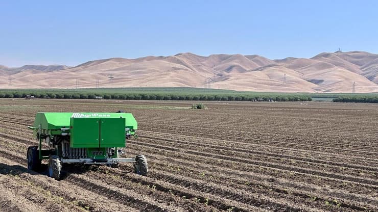 הרובוט המעשב של Agripass בפעולה