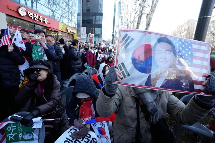 דרום קוריאה סיאול תומכי הנשיא המודח יון סוק יאול נידון ל מאסר עולם על מרידה הטלת הממשל הצבאי