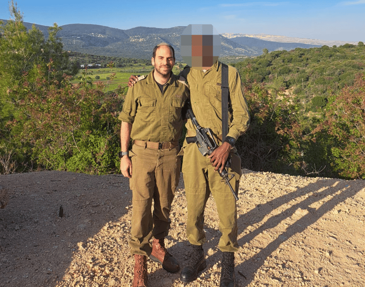 ב' עם החונך שלו עוזי ברנר