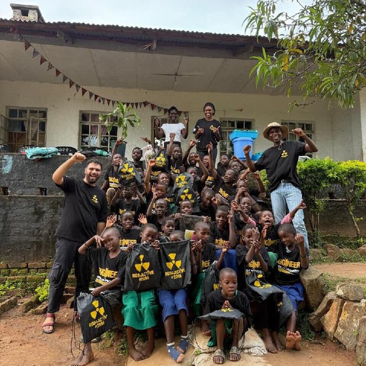 ערכו טקס פרידה מרגש עם שיר עממי על בני ישראל וריקודים. הילדים ממלאווי עם הערכות שקיבלו מהתלמידים הישראלים  