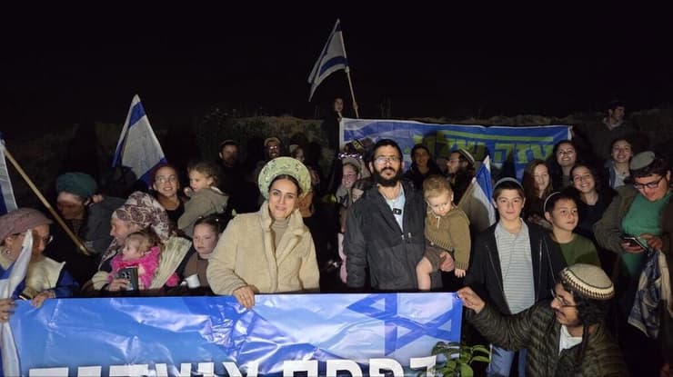 פעילי "נחלה" וח"כ סון הר-מלך (צילום: נחלה) פעילי התיישבות ולימור סון הר-מלך