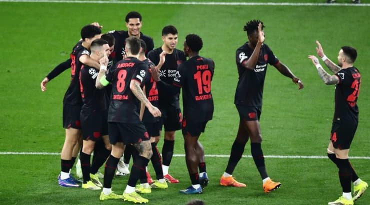 שחקני באייר לברקוזן חוגגים