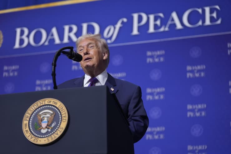 צילום: AP Photo/Mark Schiefelbein כינוס מועצת השלום