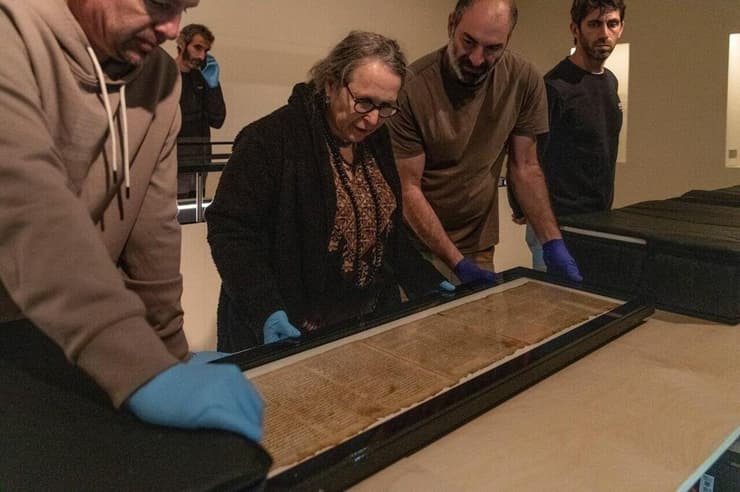 מגילת ישעיהו. אורכה 270 ס"מ