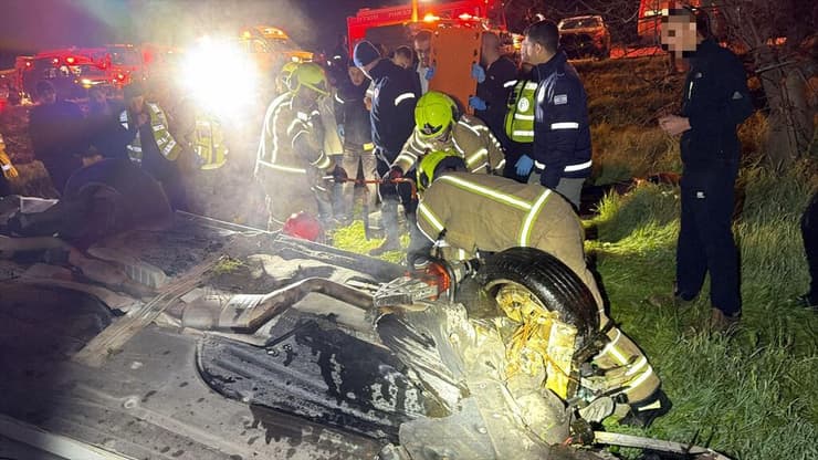 כוחות ההצלה בזירת התאונה (צילום: תיעוד מבצעי מד"א) תיעוד מהתאונה הקשה באזור טייבה