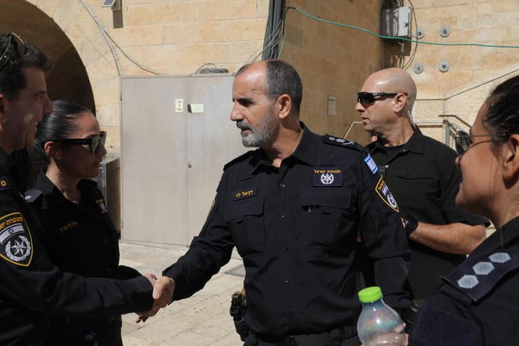 המפכ"ל דניאל לוי ובן גביר בכותל ביום השישי הראשון של תפילות חודש הרמדאן בהר הבית