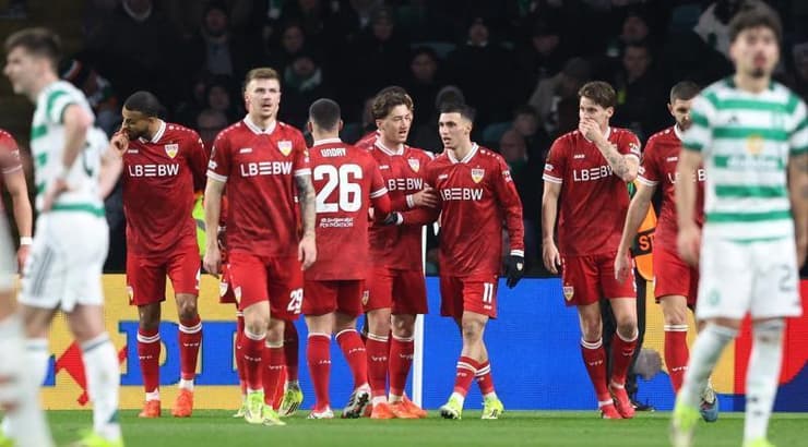 שחקני שטוטגרט חוגגים (רויטרס) שחקני שטוטגרט חוגגים