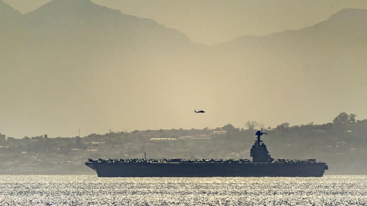 נושאת מטוסים נושאת המטוסים ג'רלד פורד חוצה את מצר גיברלטר ונכנסת ל הים התיכון בדרכה לחופי ישראל כחלק מתגבור כוחות צבא ארה"ב בעימות מול איראן 20 בפברואר