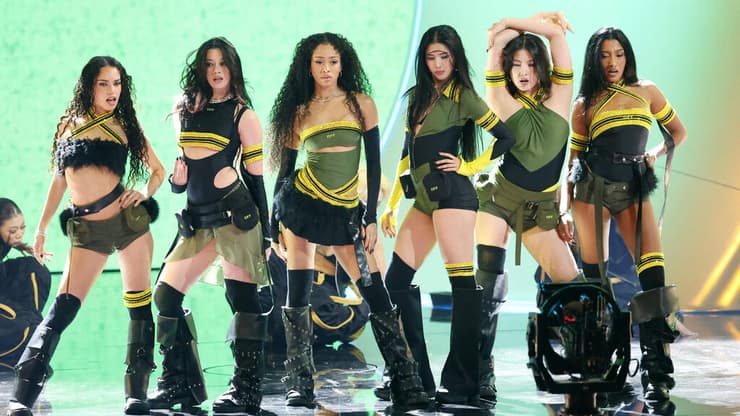 מימין לשמאל: לארה, יון-צ'ה, סופיה, מאנון, מייגן ודניאלה. קטסאיי (צילום: AFP) קטסאיי