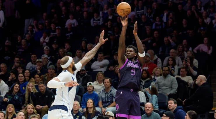 אדווארדס זורק