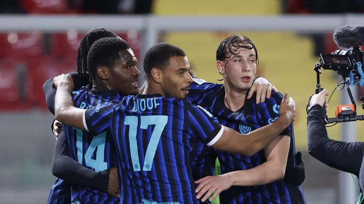 שחקני אינטר חוגגים