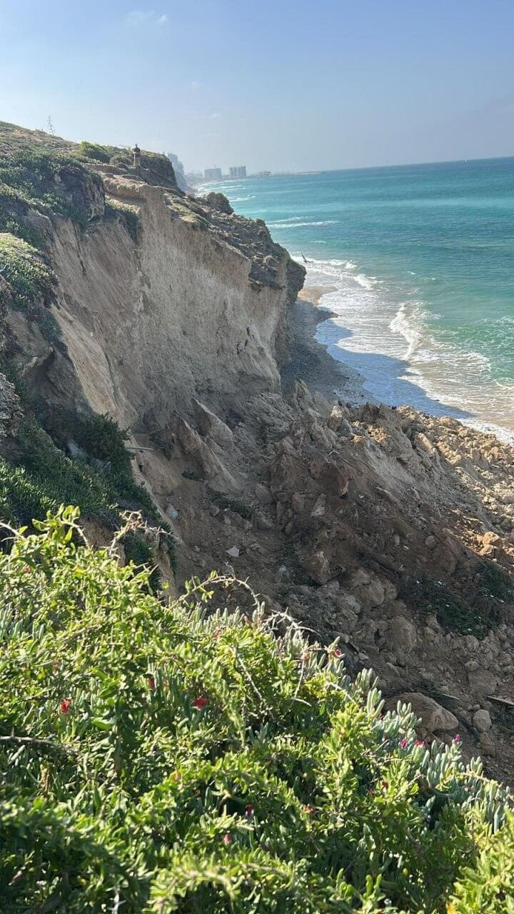 חלק מצוק סידני עלי בהרצליה קרס
