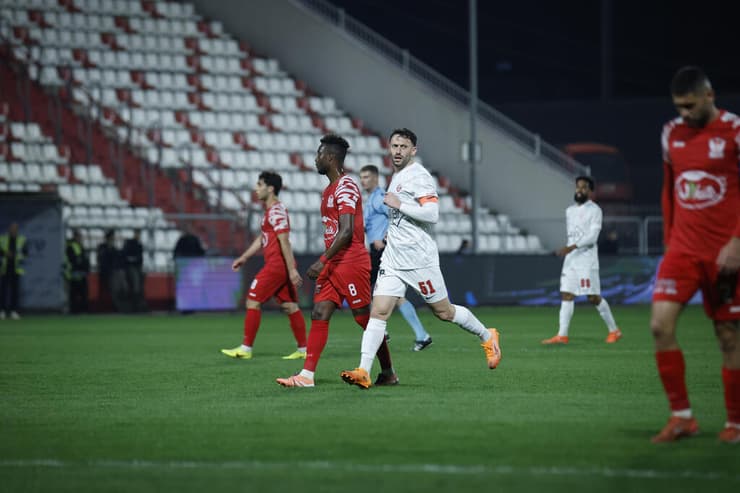 תיקו מאכזב. עומרי אלטמן (צילום: הפועל IBI ת"א) אלטמן