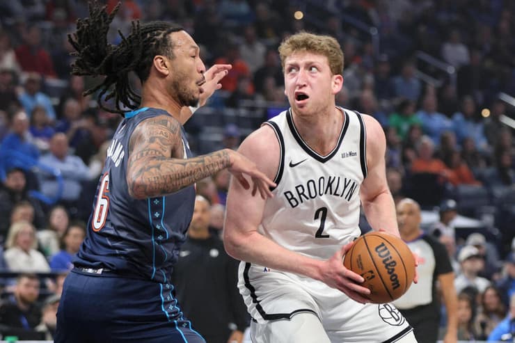 שחקן ברוקלין נטס דני וולף מול שחקן אוקלהומה סיטי ת'אנדר ג'יילן וויליאמס