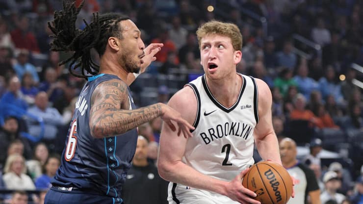 שחקן ברוקלין נטס דני וולף מול שחקן אוקלהומה סיטי ת'אנדר ג'יילין וויליאמס (צילום: AP Photo/Nate Billings) שחקן ברוקלין נטס דני וולף מול שחקן אוקלהומה סיטי ת'אנדר ג'יילין וויליאמס