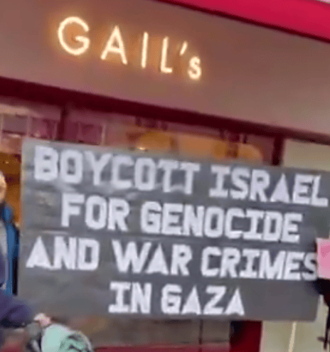 מאפיית גייל בלונדון שהשחתה על ידי פעילים פרו פלסטינים