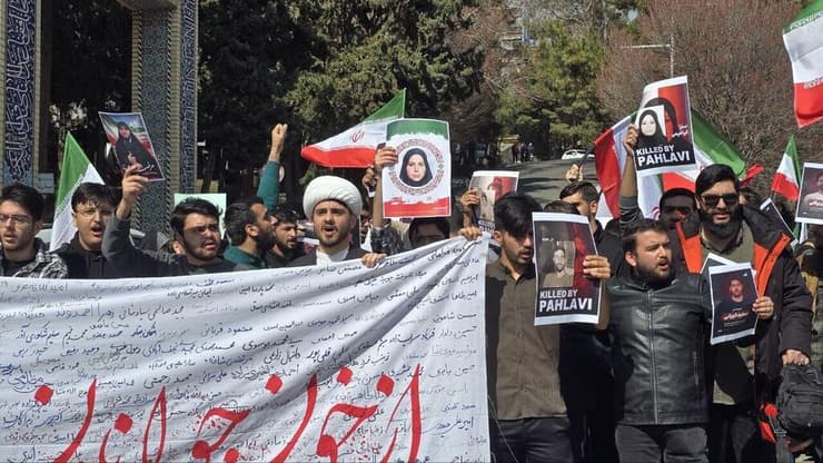 הפגנה של תומכי המשטר האיראני באוניברסיטת שהיד