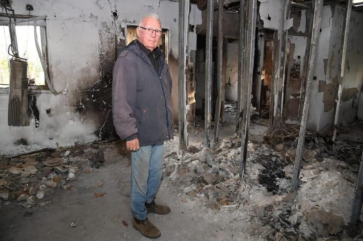 תושבים ותיקים מהעוטף חוזרים לקיבוץ ניר עוז לאחר הטבח - נתן בהט, ניר עוז