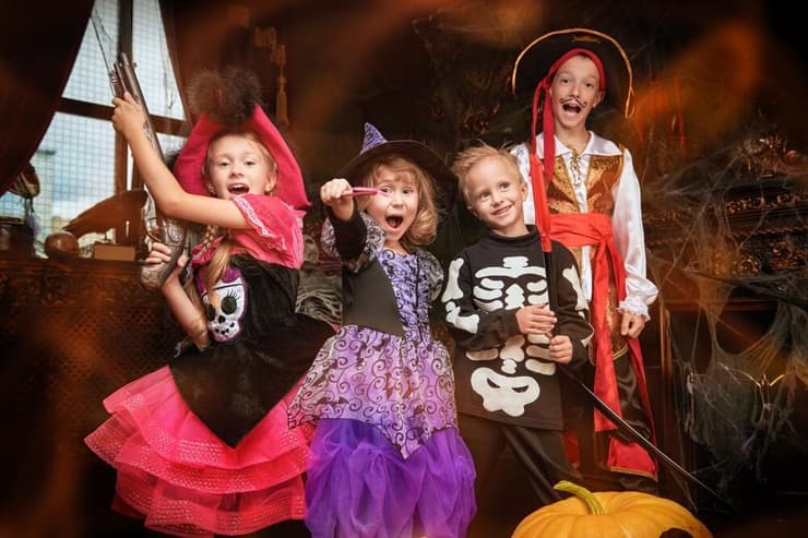 ילדים מחופשים