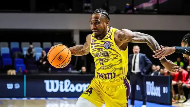 שחקן הפועל חולון אקסבייר מנפורד